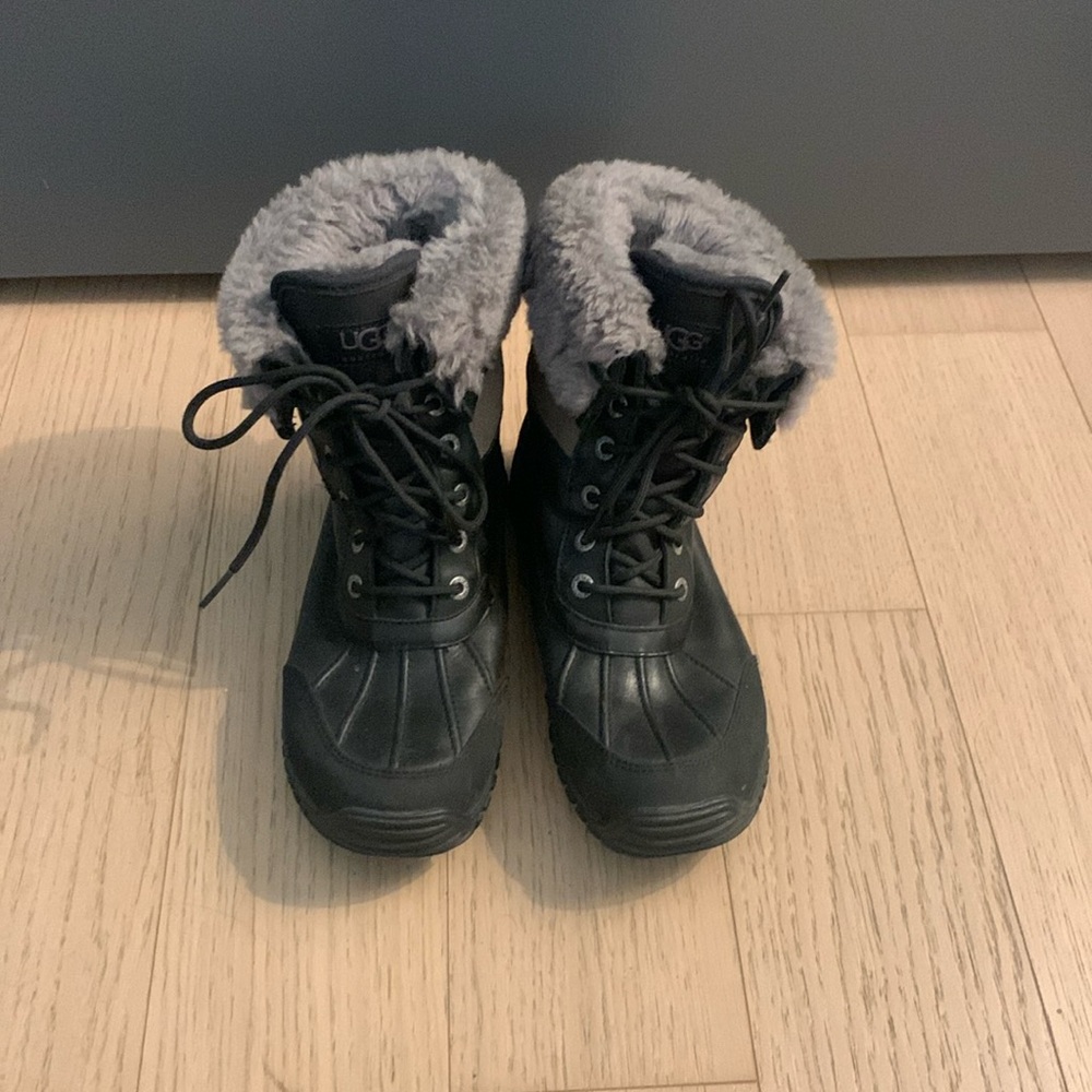 UGG Adirondack boots in black womens 8